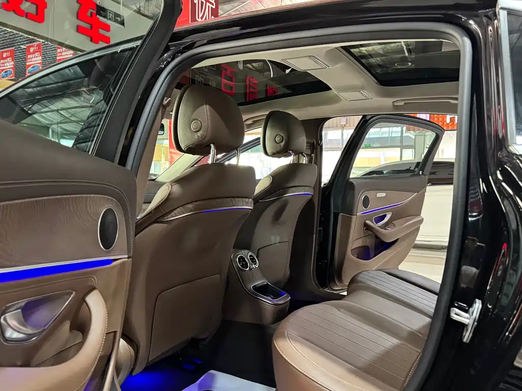 Mercedes-Benz E-Class 2023 — фото 10