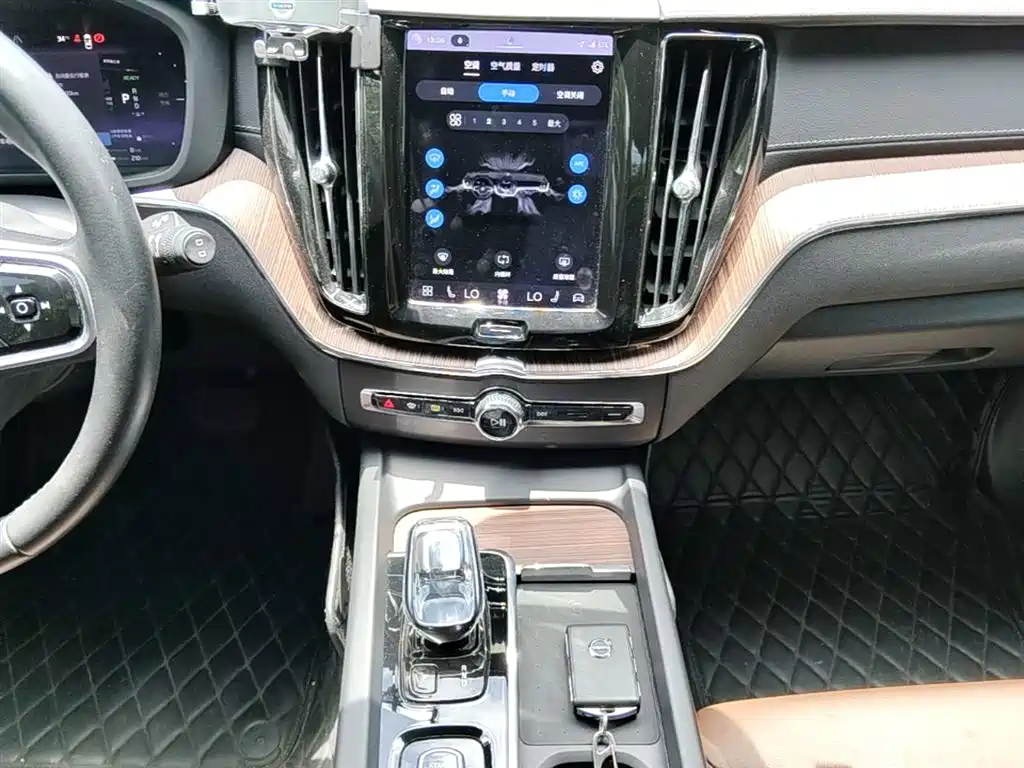 Volvo XC60 PHEV 2021 — фото 13