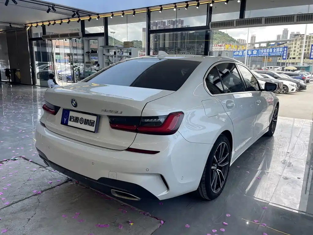 BMW 3 Series 2021