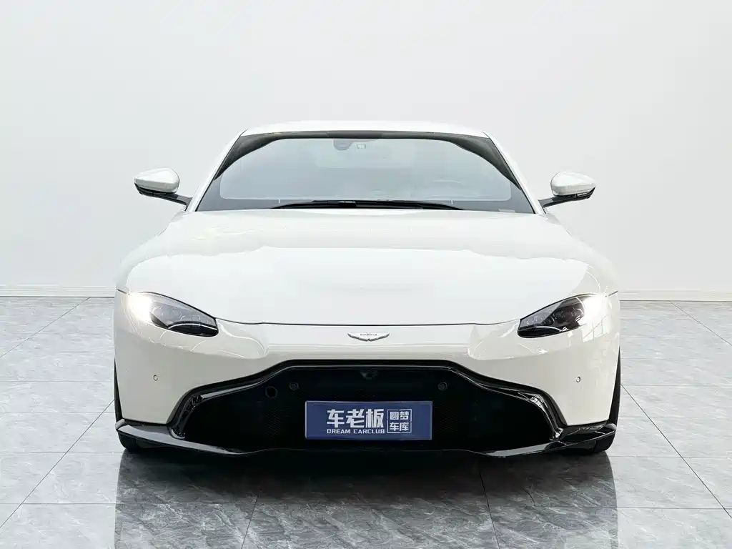Aston Martin V8 Vantage 2020 — фото 2