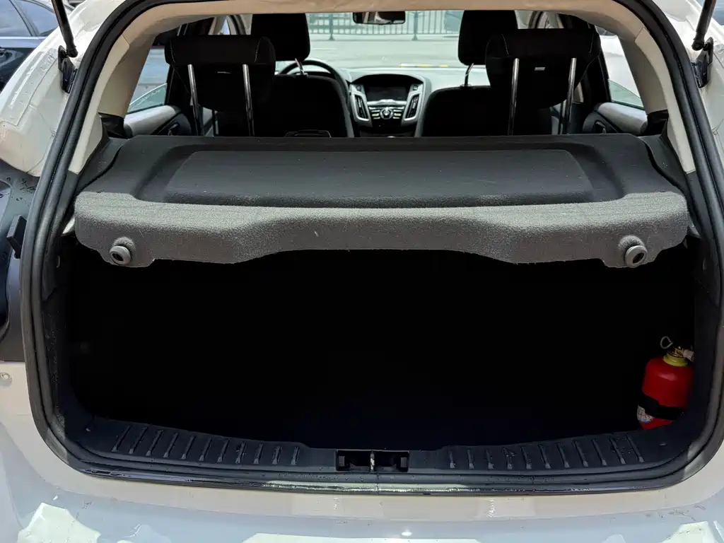 Ford Focus 2015 — фото 12