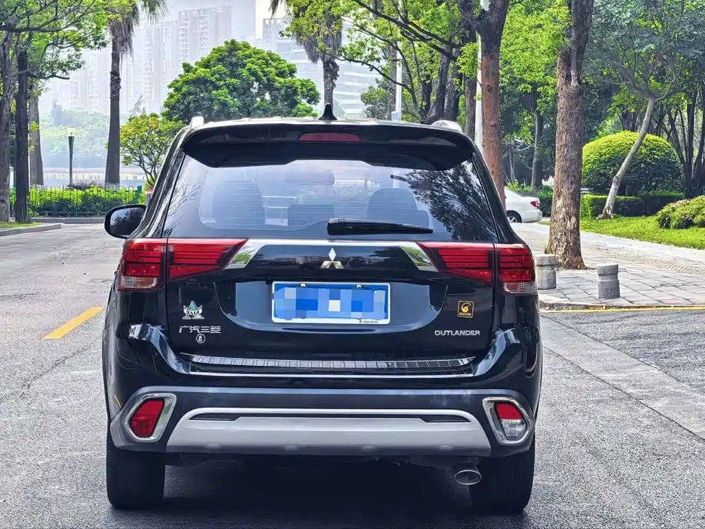 Mitsubishi Outlander 2021 — фото 6