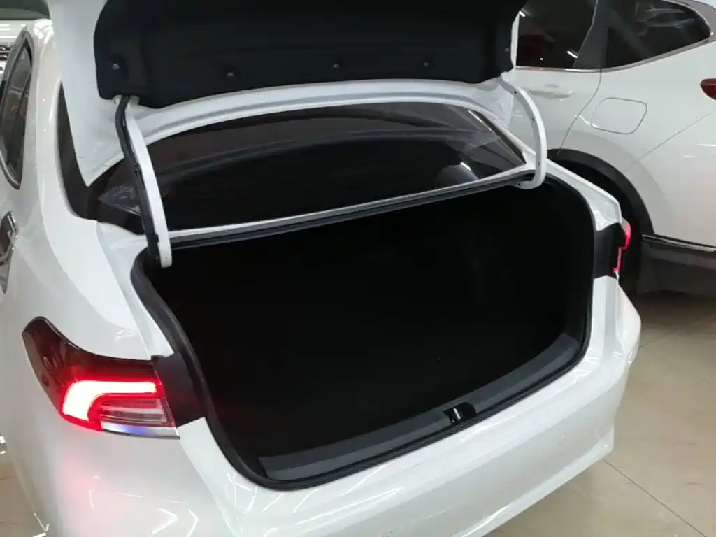 Toyota Corolla 2023 — фото 19