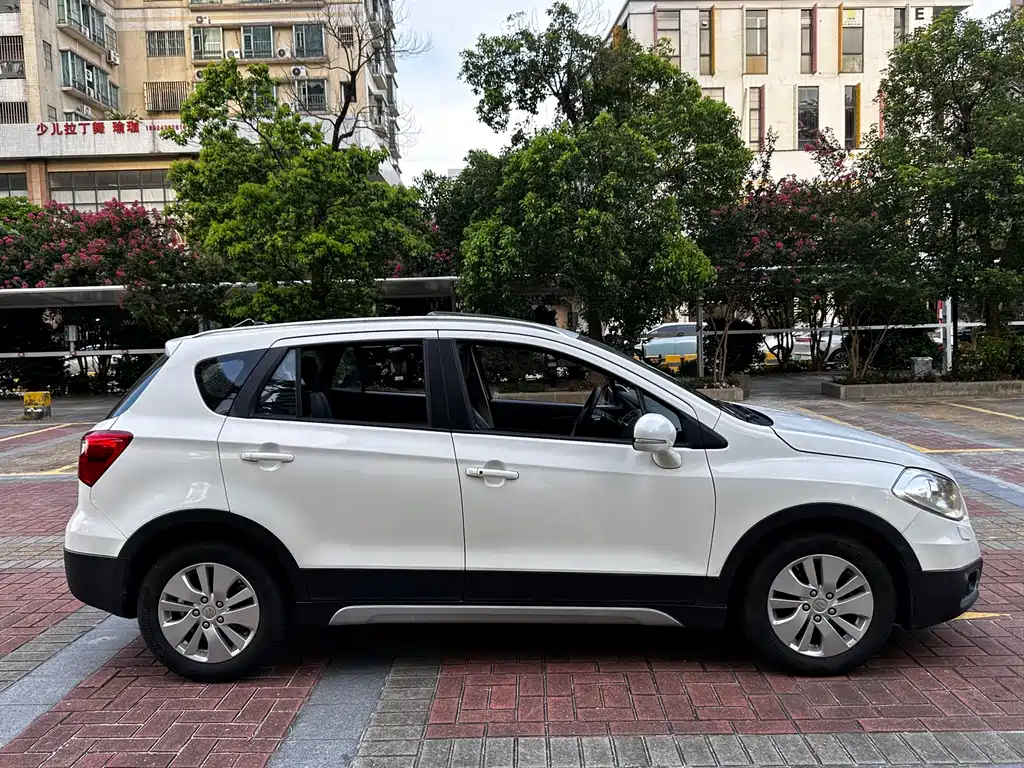 Suzuki S-Cross 2014 — фото 10