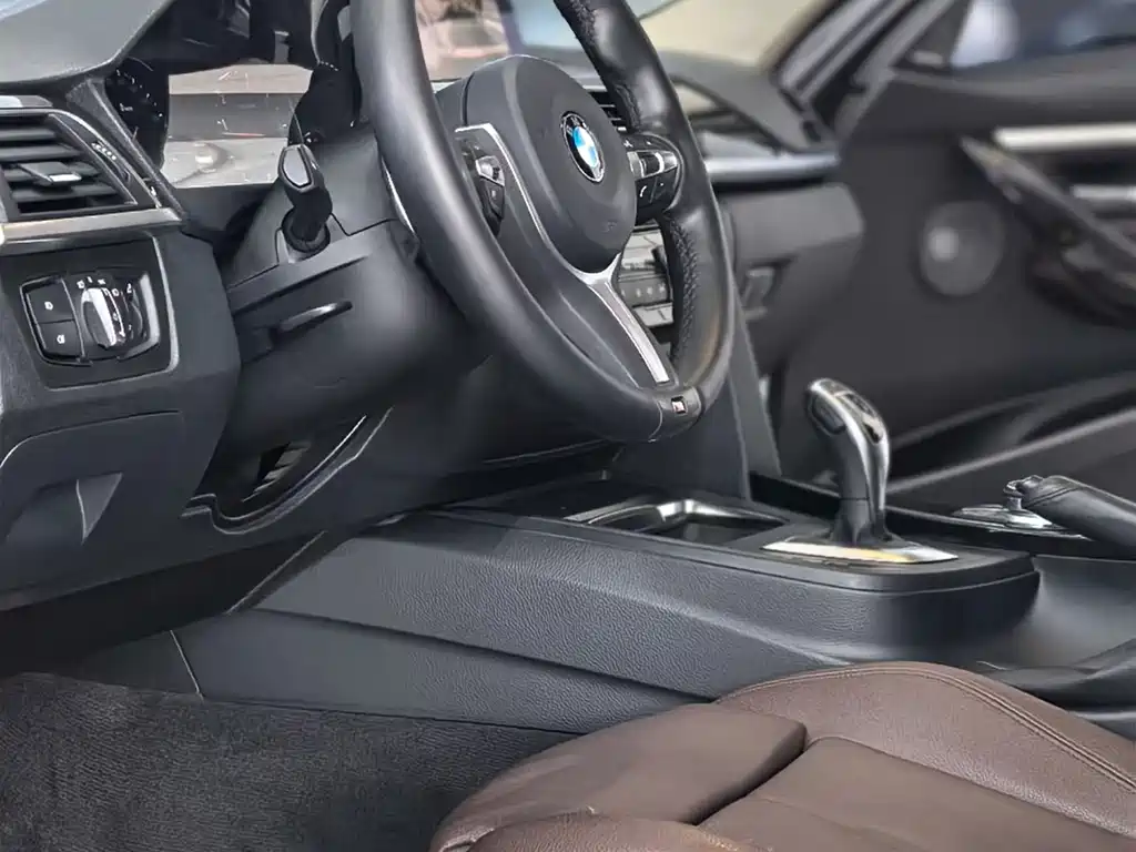 BMW 3 Series 2018 — фото 4