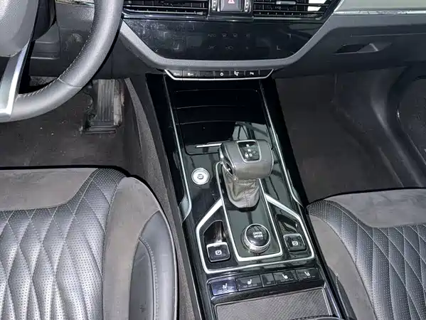 Hongqi HS5 2022