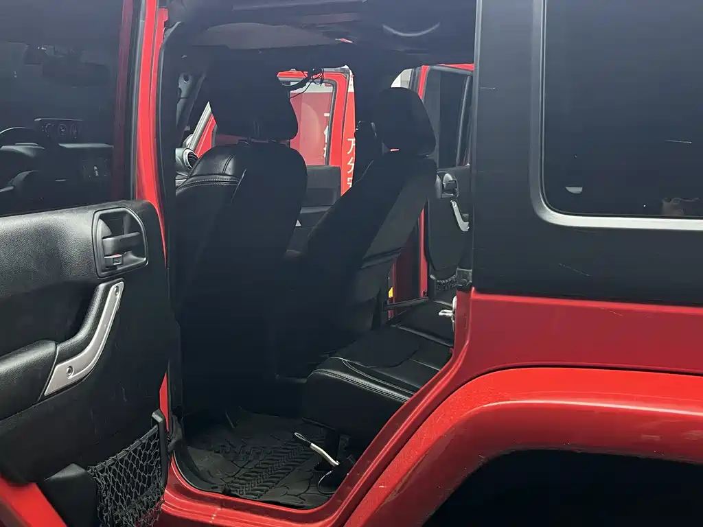 Jeep Wrangler 2018 — фото 15