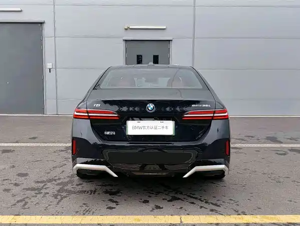 BMW i5 2025