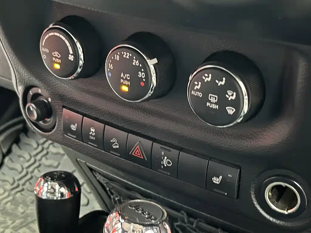 Jeep Wrangler 2018 — фото 12