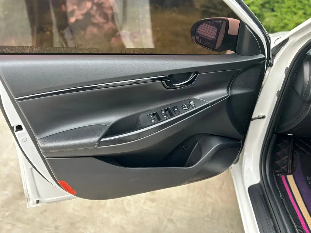 Hyundai Elantra 2019 — фото 9
