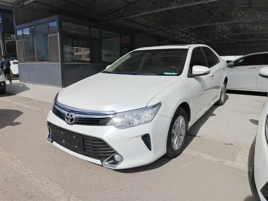 Toyota Camry 2017 — фото 2