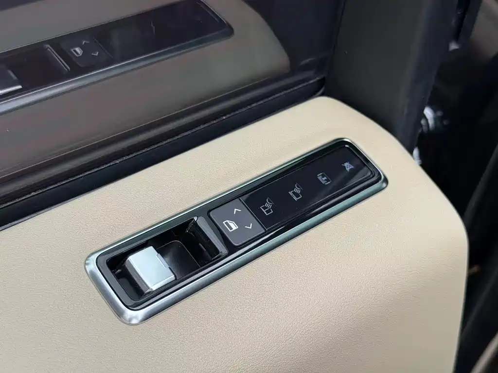 Land Rover Range Rover 2018 — фото 25
