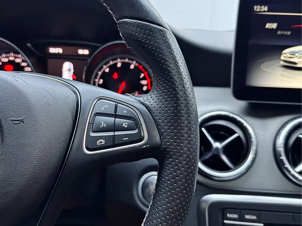 Mercedes-Benz CLA 2018 — фото 17