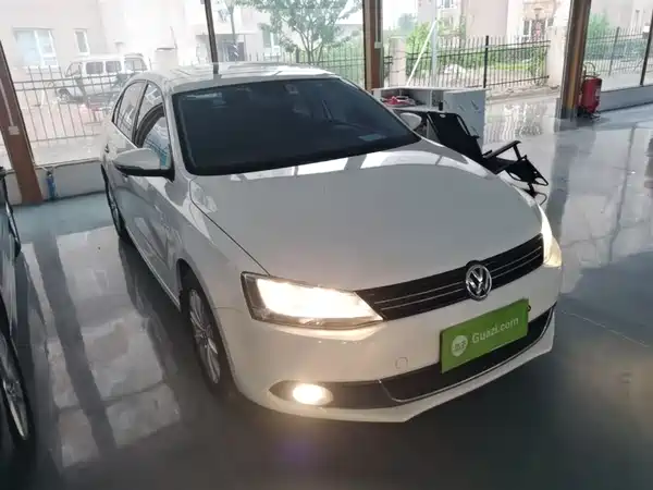 Volkswagen Sagitar 2014