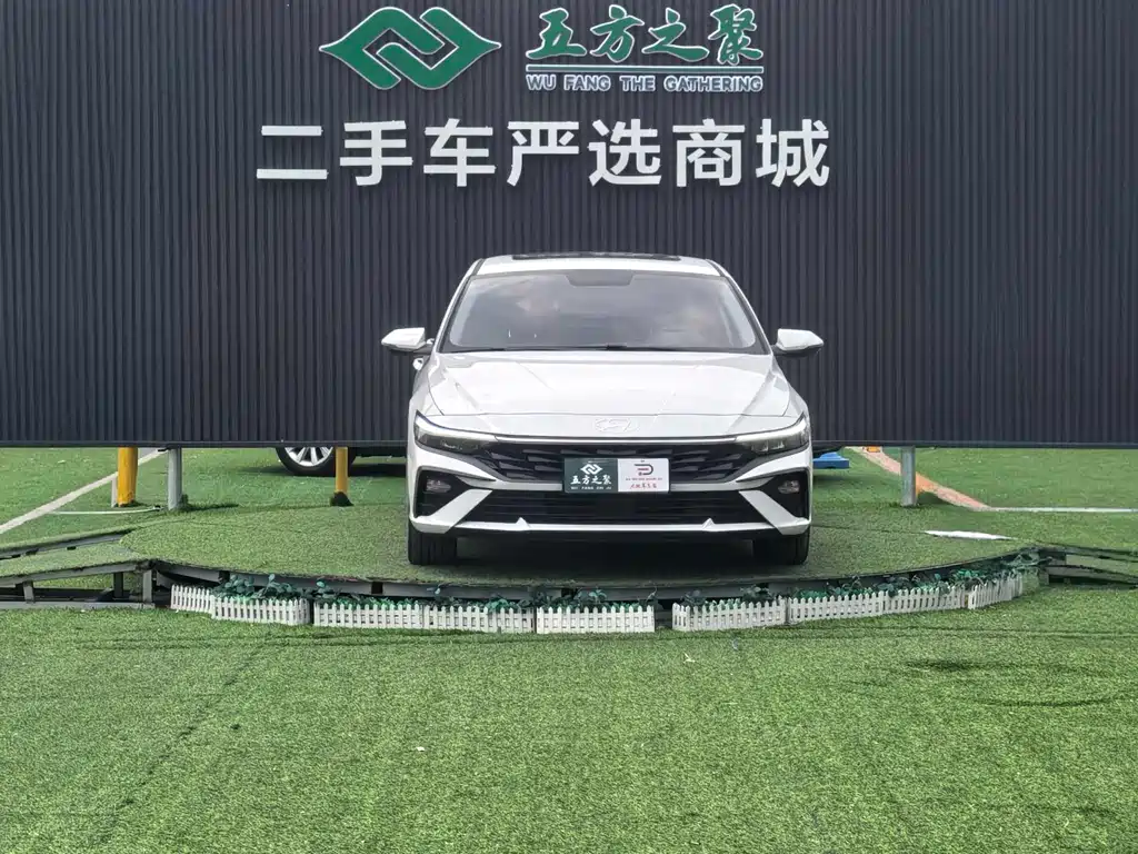 Hyundai Elantra 2025