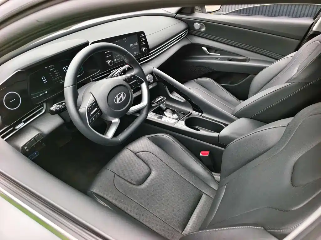 Hyundai Elantra 2025 — фото 12