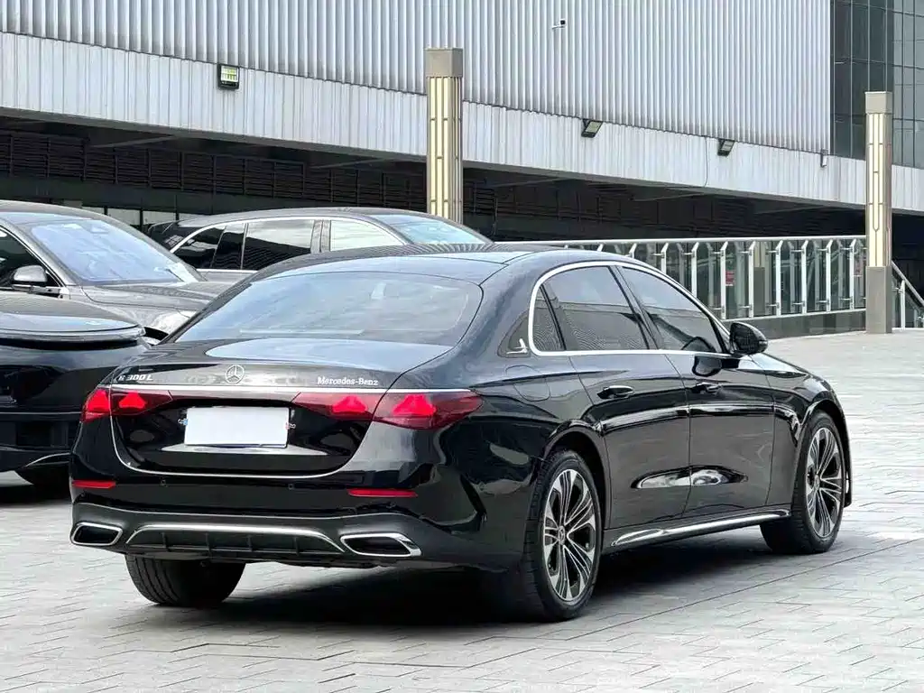 Mercedes-Benz E-Class 2024 — фото 4