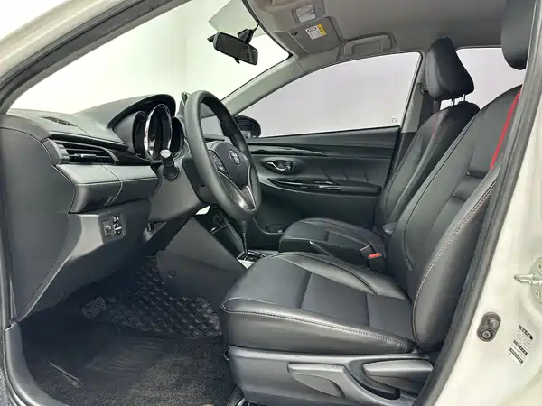 Toyota Yaris L 2023