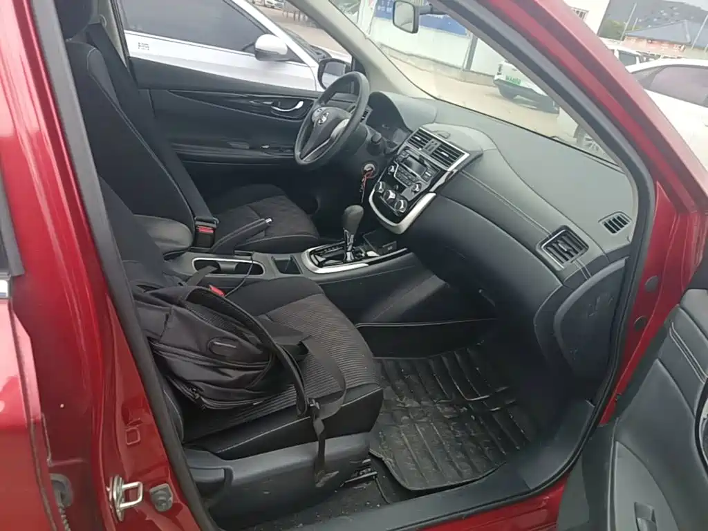 Nissan Tiida 2016 — фото 25