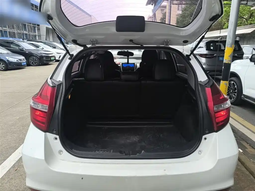 Toyota Yaris L 2019 — фото 19