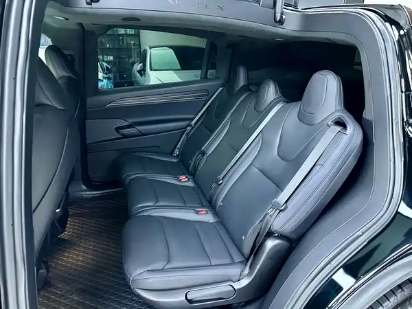 Tesla Model X 2023