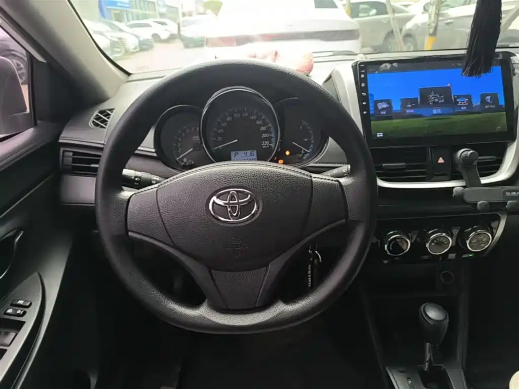 Toyota Yaris L 2019 — фото 11