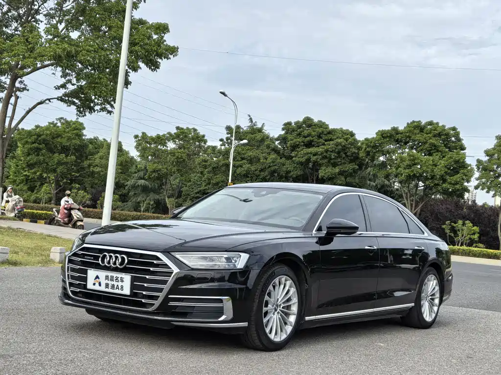 Audi A8 2019 — фото 1
