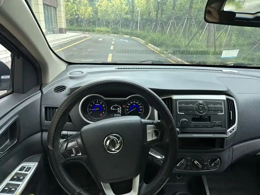 Dongfeng Fengshen AX3 2016 — фото 7