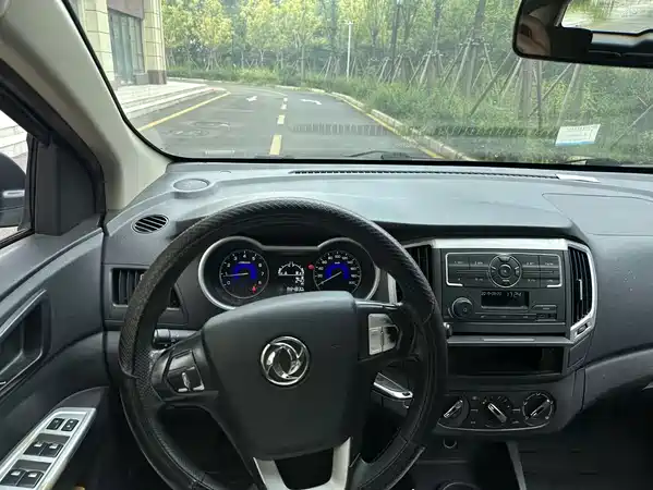 Dongfeng Fengshen AX3 2016