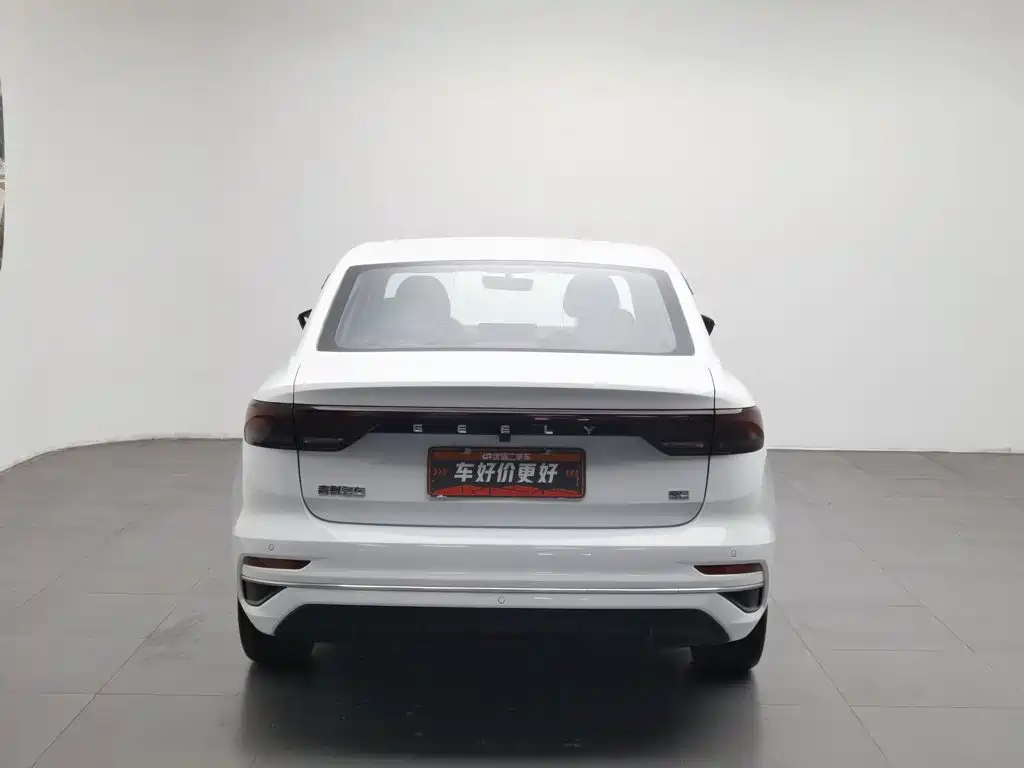 Geely Emgrand 2023