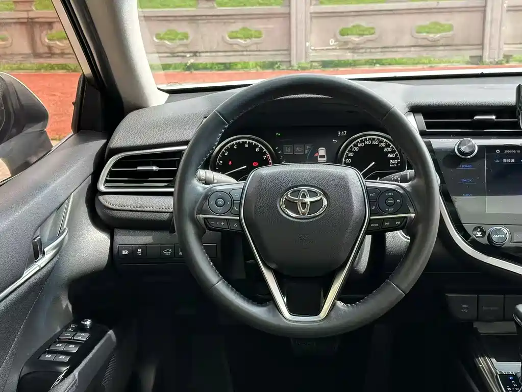 Toyota Camry 2020 — фото 10
