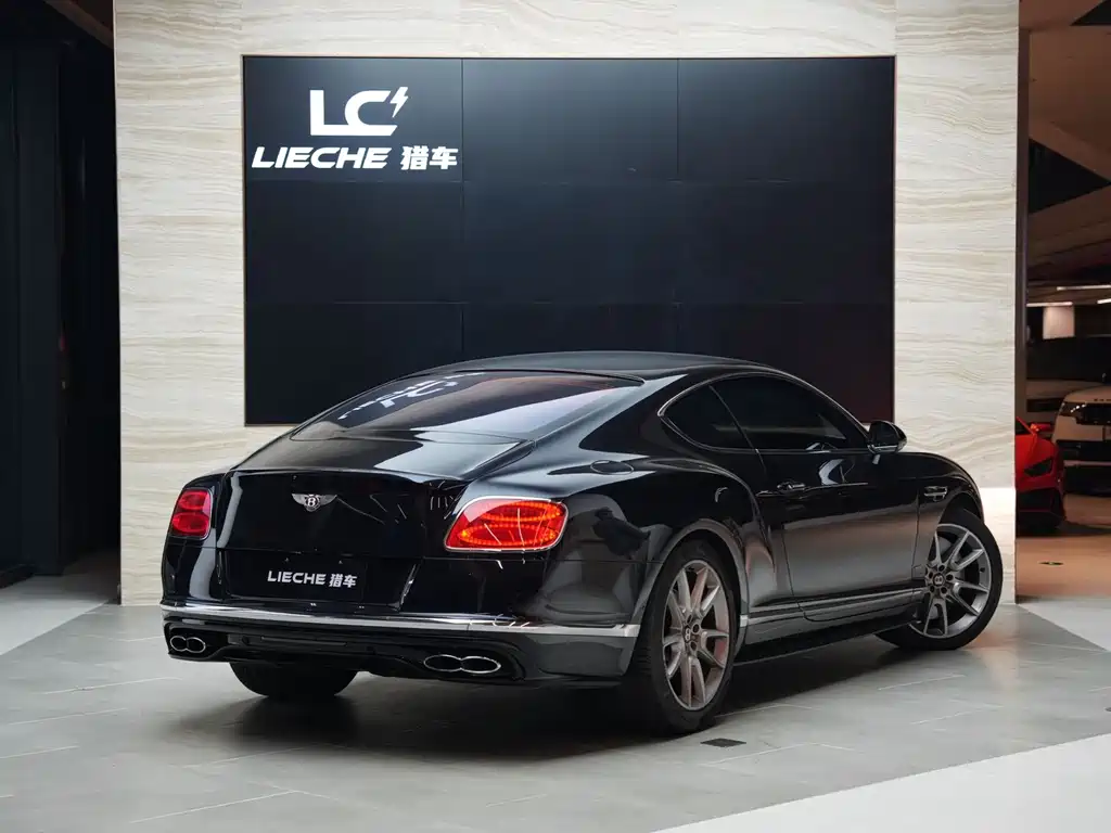 Bentley Continental 2017 — фото 16