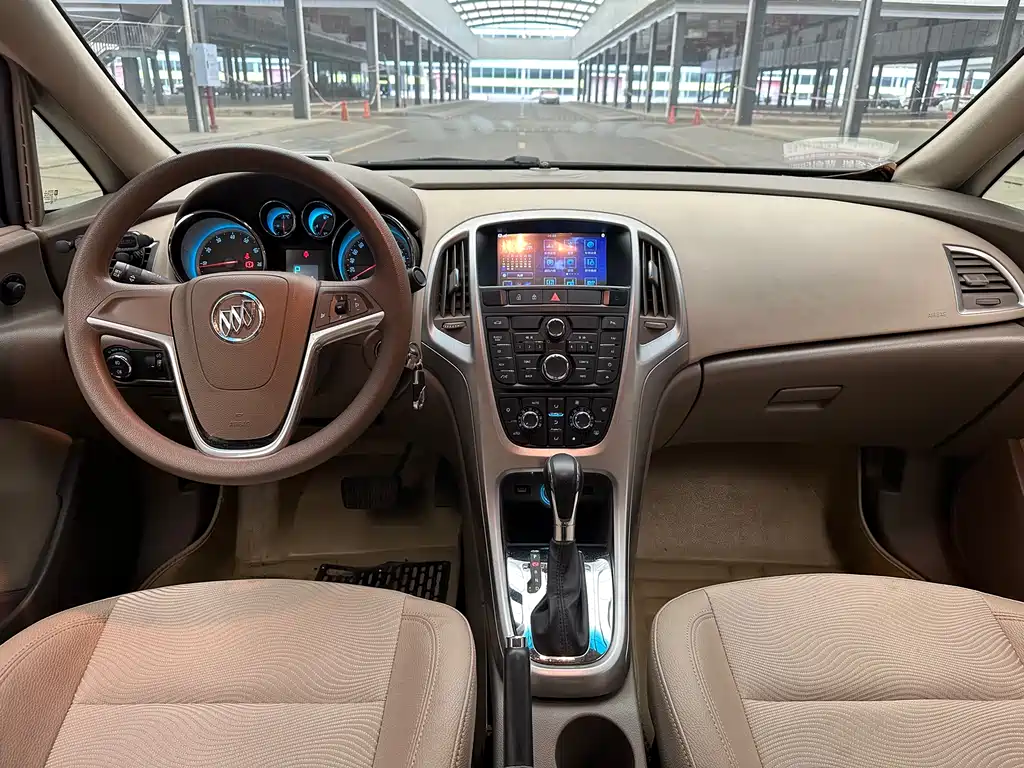 Buick Excelle 2015 — фото 11