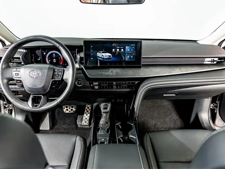 Toyota Camry 2025 — фото 13