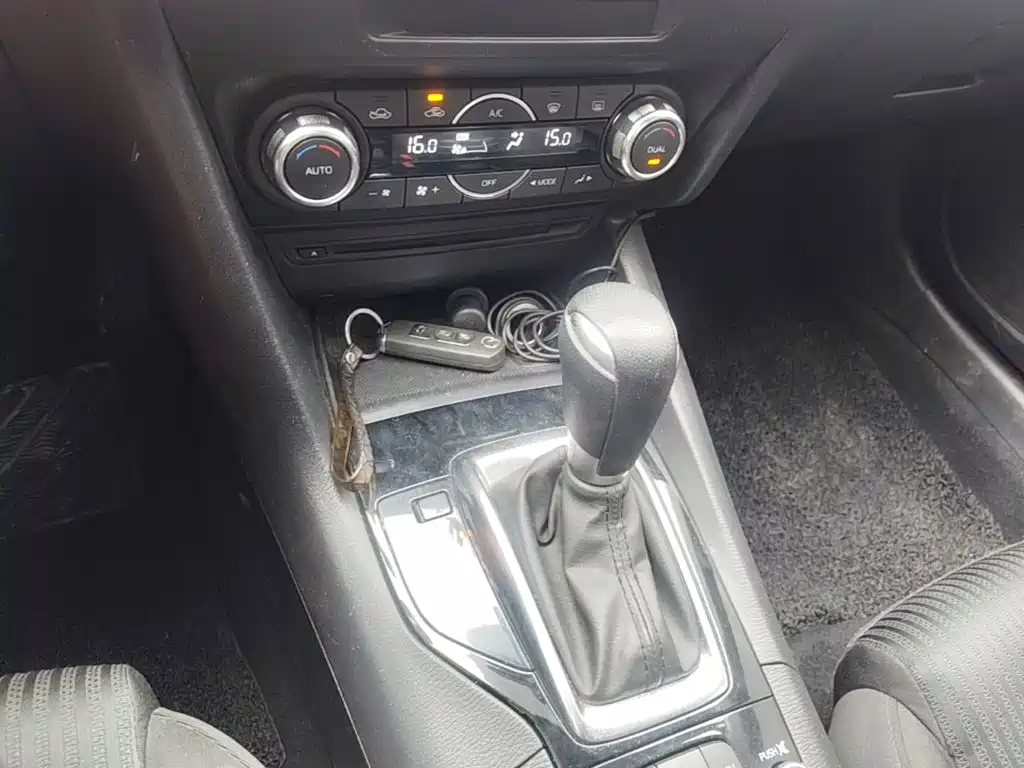 Mazda 3 Axela 2016 — фото 14