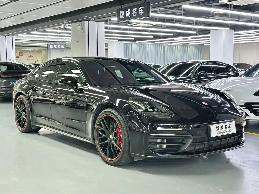 Porsche Panamera 2021