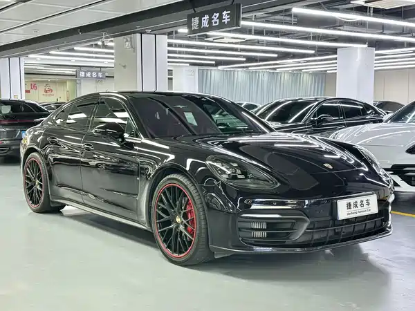 Porsche Panamera 2021