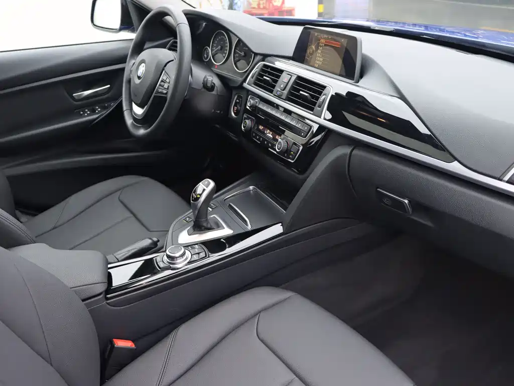 BMW 3 Series 2017 — фото 9