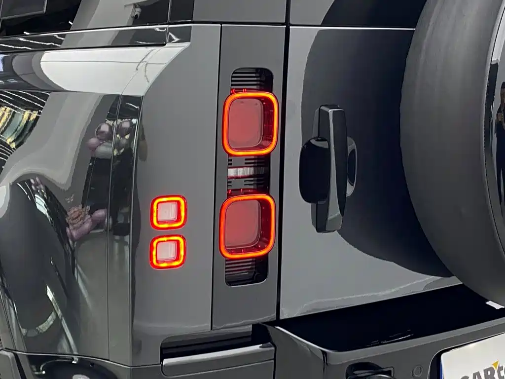 Land Rover Defender 2024 — фото 38