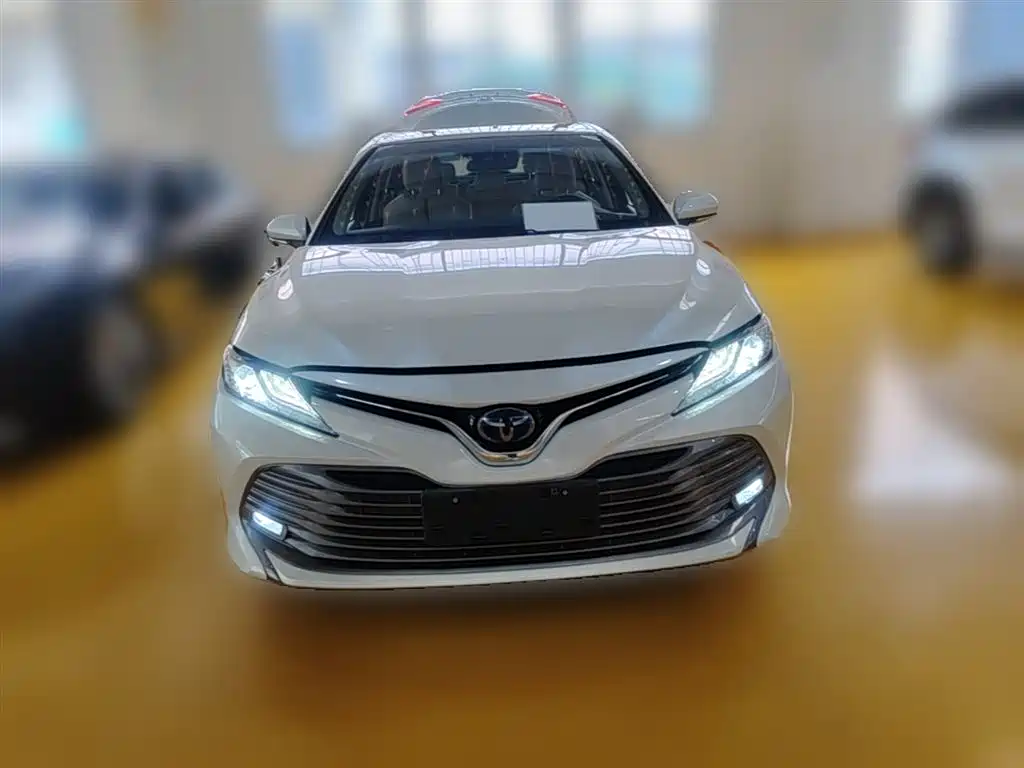 Toyota Camry 2018 — фото 5
