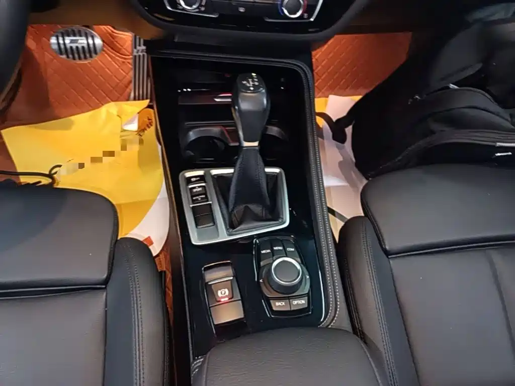 BMW 1 Series 2019 — фото 14