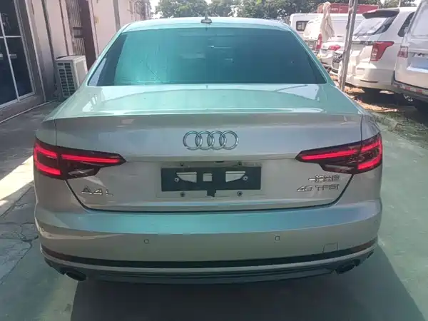 Audi A4L 2018