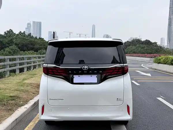 Toyota Alphard 2024