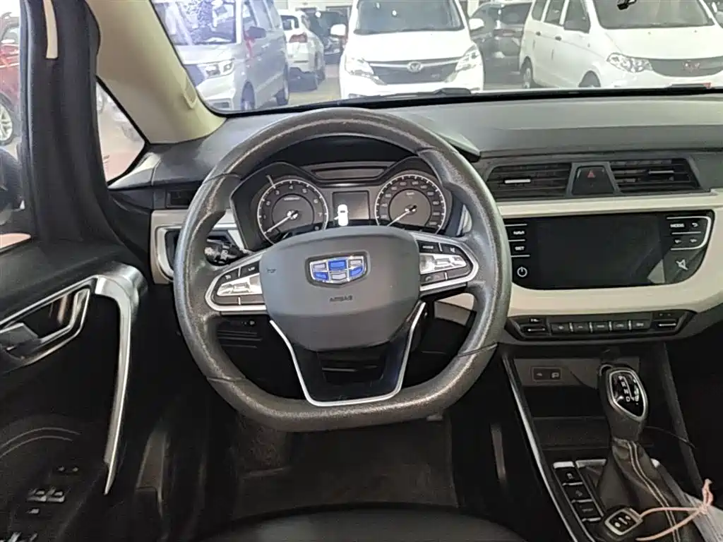 Geely Vision X3 2020 — фото 10