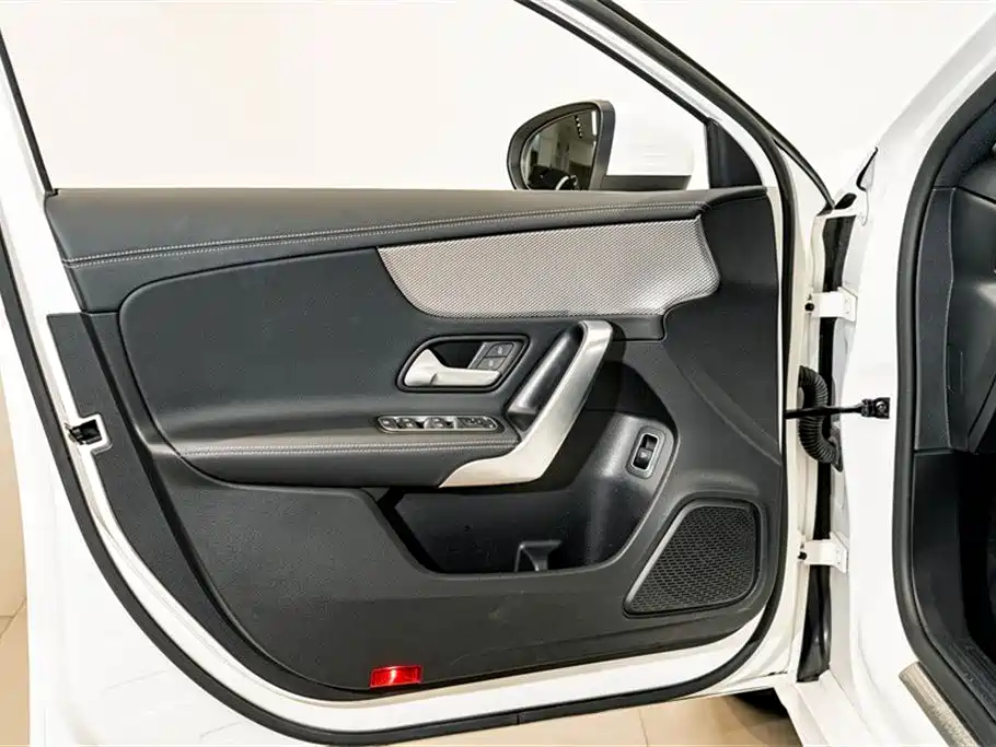 Mercedes-Benz A-Class 2024 — фото 17