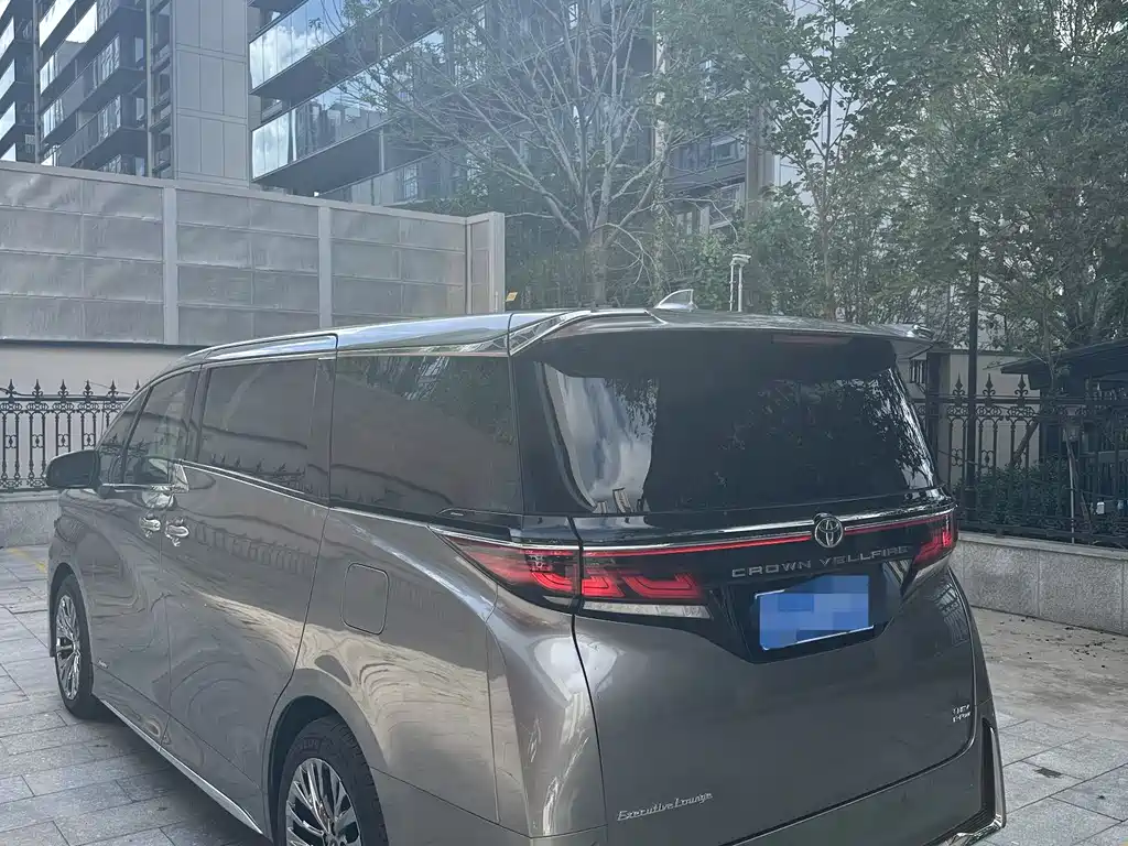 Toyota Vellfire 2026 — фото 13