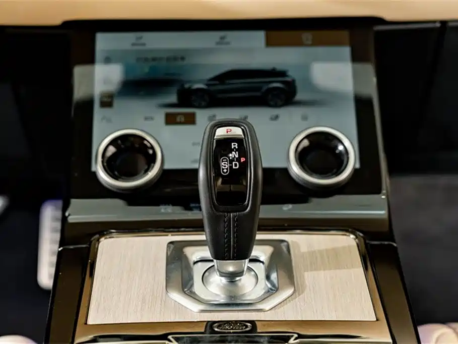 Land Rover Evoque 2024 — фото 16