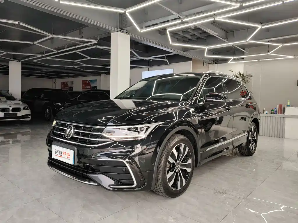 Volkswagen Tiguan L 2022 — фото 1