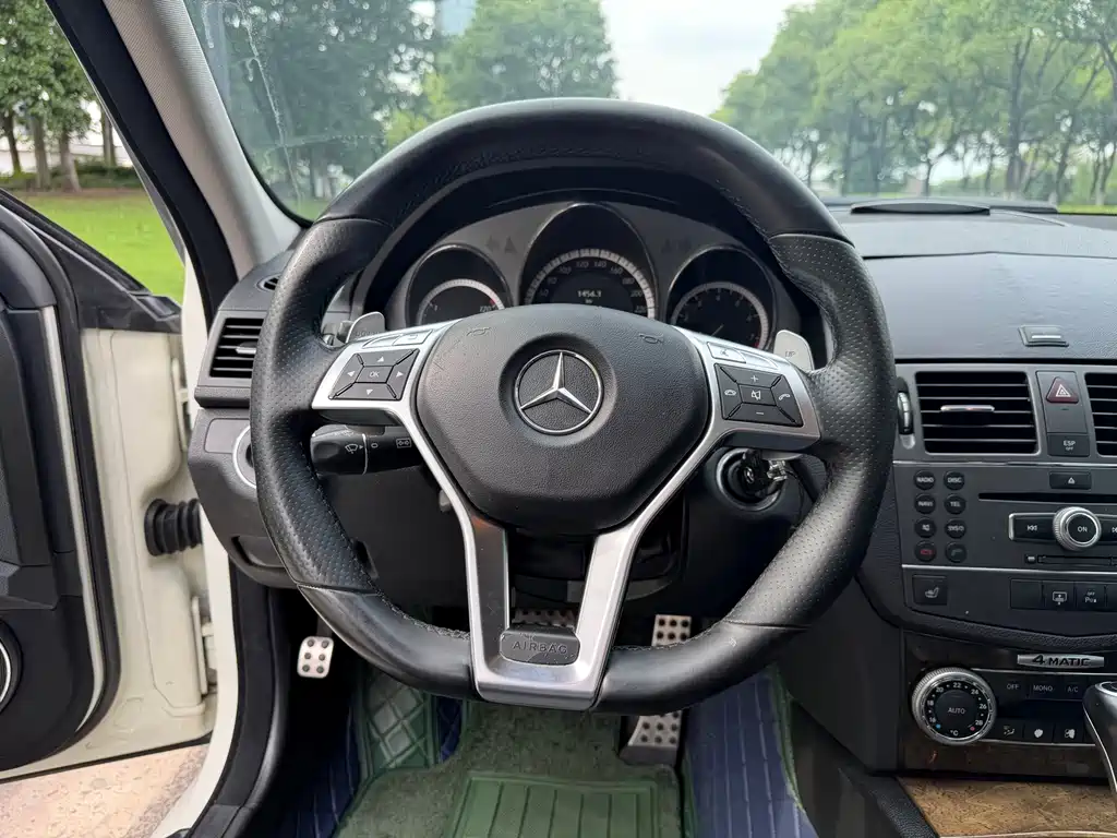 Mercedes-Benz C-Class 2010 — фото 16