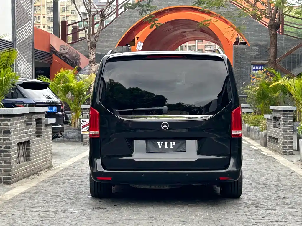 Mercedes-Benz V-Class 2022 — фото 12